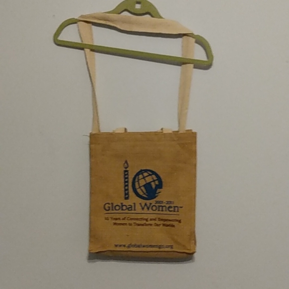 Burlap tote "Global Women" - Picture 2 of 3